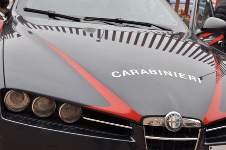 Redazione, un padrone uccide a colpi di pistola due operai che volevano essere pagati. Ecco il racconto dell’ANSA Sale a due il bilancio dei morti della sparatoria (QUALE SPARATORIA, HA SPARATO SOLO IL PADRONE. GLI OPERAI NON AVEVANO NESSUNA ARMA) avvenuta stamani nel Fermano a Molino Girola. Si tratta di due operai edili stranieri ( perche gli operai stranieri non hannoi diritto al salario ?), uccisi dal loro ex datore di lavoro, Gianluca Ciferri, che avevano affrontato armati di piccozza ( il giornalista ha preso i due operai per alpinisti), forse per farsi consegnare del denaro ( essere pagati). […]