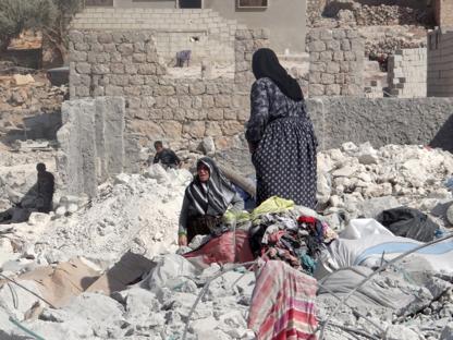 Redazione , Nella foto di testata dell’articolo si vedono i terribili nemici bombardati dagli USA In Italia esistono ancora gli imbecilli della piccola borghesia di sinistra che parlano di bombardamento umanitario e invitano i curdi a sostenere gli assassini USA 9 / 26