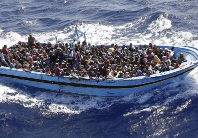Redazione, ancora una volta devo denunciare una strage di immigrati. Oltre 200 immigrati sono “dispersi” dopo l’affondamento domenica sera di un barcone al largo della costa libica. A bordo c’erano 250 persone, ma solo 26 sono state tratte in salvo. Lo ha reso noto il portavoce della Marina libica, Ayub Qassem, citato dal sito di Al Jazeera. “Ci sono così tanti morti che galleggiano sul mare”, ha spiegato Qassem, aggiungendo che la guardia costiera libica ha pochi mezzi per intervenire. Il naufragio è avvenuto vicino a Tajoura, a est della capitale Tripoli. La maggior parte dei migranti erano africani, secondo […]