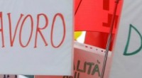 Redazione di Operai Contro, Il Governo Monti con la Fornero ha iniziato a rottamare l’art 18 Renzi vuole rottamare definitivamente l’art 18 CGIL-CISL-UIL non hanno mai fatto niente perché l’art 18 fosse applicato e perché i padroni applicassero le sentenze dei giudici Camusso con la CGIL sarà in piazza il 25 ottobre per una processione CGIL-CISL-UIL chiedono a Renzi di mercanteggiare sulle spalle degli operai Maurizio Landini annuncia che anche i metalmeccanici sono pronti allo sciopero generale e anche lui – ospite dell’intervista di Maria Latella su SkyTg24 – sottolinea che non sarebbe una concessione quella di non toccare […]