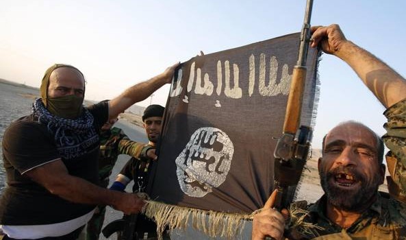 Redazione di Operai Contro, in un mondo che applaude i bombardamenti dei macellai USA In un mondo che continua a massacrare gli immigrati ecco quello che potrà accadere in futuro Ti riporto un articolo del Corriere Un lettore Francesco Battistini DAL NOSTRO INVIATO GERUSALEMME – Il Macellaio di Nazareth è scomparso nel nulla otto mesi fa. «Rabia Shedade era un bravo ragazzo», lo descrive un suo compagno del corso d’ingegneria: «Un atleta, un mezzo genio, il migliore in tutte le materie. Uno pacifico, amico di tutti, anche degli ebrei. Non l’ho mai sentito parlare di jihad o dei ribelli […]