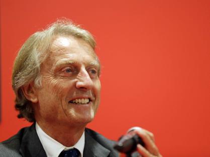 Redazione di Operai Contro, Montezemolo è stato licenziato da Marchionne con 27 Milioni d euro di buona uscita Operai quando i sindacalisti mazzettari chiedono pochi euro di aumento per noi operai Marchionne rifiuta Il gangster Renzi ha dato per pochi mesi 80 euro ad alcuni e va in giro dicendo che ci ha arricchiti Operai Dobbiamo accettare tutto questo? Dobbiamo accettare i licenziamenti della Fiat? Operai Perché non portare la nostra lotta dalla fabbrica a tutta la città? Basta con i padroni