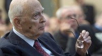 FINALMENTE La Corte d’assise di Palermo ha ribadito la necessita’ di sentire come testimone al processo sulla trattativa Stato-mafia il capo dello Stato Giorgio Napolitano. La deposizione, chiesta dai Pm, era gia’ stata ammessa, ma dopo la lettera inviata ai giudici da Napolitano, alcuni legali ne avevano chiesto la revoca. In assenza di una norma specifica sulla deposizione del capo dello Stato, la Corte applicherà l’articolo 502 del Codice di Procedura penale che prevede l’esame a domicilio del teste che non può comparire in udienza. Alla testimonianza, di cui ancora non è stata fissata la data, non parteciperanno né il pubblico né gli imputati, ma […]