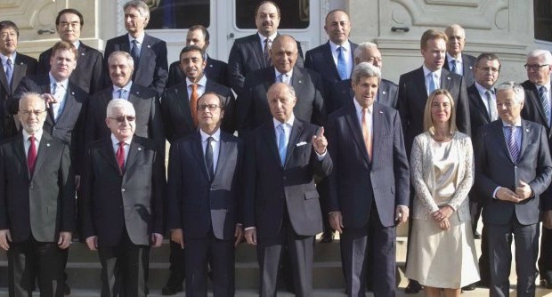 Redazione di Operai Contro, Oggi a Parigi si sono riuniti 30  paesi per decidere la strategia per distruggere l’ISIS “C’è urgente necessità di porre fine alla presenza dell’Isis ”. E’ questo l’obiettivo strategico dei 30. E’ questo l’obiettivo dei 30 paesi che hanno partecipato al vertice sulla sicurezza irachena a Parigi, cercando di definire una linea comune per combattere i jihadisti. I partecipanti “si sono impegnati a sostenere con tutti i mezzi necessari il nuovo governo iracheno nella lotta contro lo Stato islamico, incluso un aiuto militare appropriato”. A 24 ore dall’esecuzione del cooperante scozzese David Haines, la coalizione […]