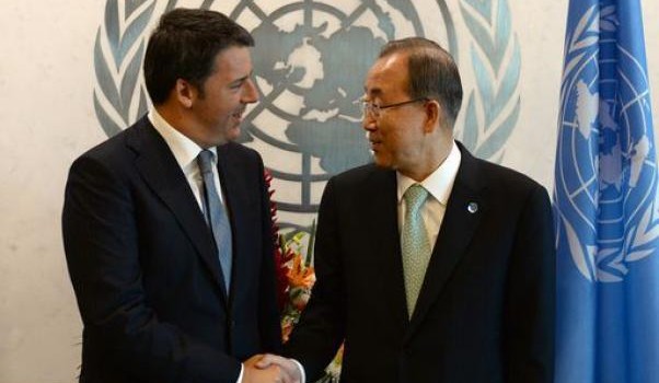 Caro Direttore, Renzi è andato anche all’Onu a raccontar barzellette. L’avvelenamento degli operai che prelude a qualsiasi inquinamento ambientale, è stato ridotto nel discorso di Renzi all’Onu, al fatto che in Italia “ad agosto di quest’anno il 45% dell’energia elettrica proveniva da fonti rinnovabili, il 22% delle imprese ha investito nell’ambiente e le aziende che hanno investito di più sono proprio quelle legate alla tecnologia verde”. Renzi si è dimenticato tutti gli altri tipi di avvelenamenti ambientali e degli operai che sono i primi a morire e a farne le spese, quali: esalazioni, contatto con materiali e sostanze nocive […]