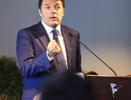 Redazione di Operai Contro, Renzi il buffone è andato negli USA e parla di rivoluzione “Da parte nostra – sostiene – faremo di tutto per cambiare l’Italia: per renderla un paese più semplice, con un mercato del lavoro diverso, con una classe politica che sia dimagrita e di cui non vergognarsi. La straordinaria chance è smettere di piangersi addosso, io sono consapevole che alcune cose vanno cambiate in modo violento ma se voi non ci mettete la forza delle vostre idee e il cervello non si va da nessuna parte”. Operai, il gangster Renzi non ha paura di parlare […]