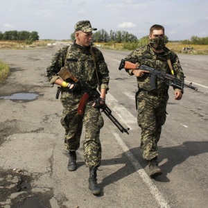 Redazione, E’ stato raggiunto l’accordo tra i 28 paesi dell’Unione europea per la pubblicazione domani del nuovo pacchetto di sanzioni alla Russia. Le sanzioni erano state approvate Lunedì, ma non tutti erano d’accordo In Ucraina va  avanti una doppia guerra – sul campo si scontrano i ribelli e le truppe di Kiev – UE e Russi si scontrano con le sanzioni 20 settembre incontro Ue-Russia-Ucraina sul gas. Dopo le segnalazioni di Polonia e Germania, che hanno lamentato una riduzione del flusso di gas dalla Russia, la Commissione europea ha annunciato che riprenderanno il 20 settembre a Berlino i negoziati […]