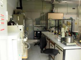 NESSUNO E’ RESPONSABILE: STORIE DI (IR)RESPONSABILITA’, SECONDA PARTE. NELLA FACOLTA’ DI FARMACIA DI CATANIA I VELENI FANNO BENE ALLA SALUTE! È notizia di questi giorni: sono stati tutti assolti, nel processo di primo grado del tribunale di Catania,gli otto imputati della Facoltà di Farmacia dell’Università degli Studi di Catania. Erano stati accusati, a vario titolo, di disastro ambientale colposo , omissione atti di ufficio, falso ideologico. Il Pubblico Ministero aveva chiesto una pena varabile dai tre ai quattro anni per i reati ascritti, ma per i giudici della Corte di Assise di Catania NESSUNO E’ RESPONSABILE PERCHE’ I FATTI […]