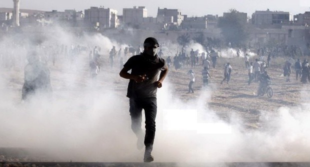 Redazione di Operai Contro, la grande coalizione di Obama continua a disseminare polpette avvelenate per i Kurdi La grande coalizione di Obama sa bene che i bombardamenti contro l’ISIS servono solo ad ammazzare i civili che sono dalla parte dell’ISIS. I Kurdi del PKK  servono alla grande coalizione di Obama come carne da cannone contro i mussulmani dell’ISIS Ora i kurdi del PKK dovranno guardarsi dall’esercito turco che li massacra da anni. Il Parlamento turco ha approvato la mozione del governo che apre all’invio di truppe in Iraq e Siria per fronteggiare lo Stato Islamico e “ogni altra formazione […]