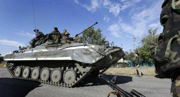 Redazione, la guerra mondiale si allarga nell’europa dell’Est Padroni dell’Ucraina si combattono, padroni Russi intervengono, padroni polacchi intervengono Altro che pace Un amico La tensione tra la Russia e la Polonia, già alta con l’inasprirsi della crisi ucraina, si arricchisce di un nuovo episodio. Oggi Mosca ha espulso diversi diplomatici polacchi in risposta ad una identica misura del governo polacco. La decisione è arrivata dopo un analogo provvedimento adottato dal governo polacco dopo uno scandalo di spionaggio che ad ottobre aveva portato all’arresto di un ufficiale dell’esercito polacco accusato di spiare per conto della Russia e di un’altra persona […]