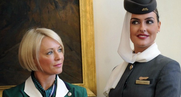 Redazione di Operai Contro, Alitalia licenzia ed Etihad non riassume i licenziati Una bella fregatura l’accordo Alitalia- governo-Sindacati Ti invio un articolo Un lavoratore Alitalia iscritto alla USB Usb ha diffuso un comunicato in cui critica l’atteggiamento della compagnia di bandiera che metterà in mobilità centinaia di dipendenti, il 3 ottobre, infatti, Alitalia ha inviato alle organizzazioni sindacali le procedure relative ai licenziamenti. ”Ancora una volta si spalanca il baratro della disoccupazione per tanti lavoratori, mentre nulla – sottolinea l’Usb – si è fatto sul tema del ricollocamento del personale che non avrà il contratto nella nuova compagnia aerea […]