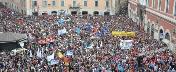   Redazione di operai contro, dopo la grande prova di forza della scorsa settimana, oggi i sindacati venduti ci rimandano al lavoro Continuano comunque i presidi degli operai alle portinerie della fabbrica di viale Brin. La rsu ha quindi sospeso momentaneamente la mobilitazione degli operai In attesa della convocazione delle parti da parte del Governo Lunedì prossimo, se non sarà comunicata una data in merito alla ripresa del confronto tra le parti annunciato dal Governo, la rsu ha annunciato che convocherà una nuova riunione straordinaria per valutare se organizzare nuove iniziative di lotta. Basta con questo tira e molla Abbiamo […]