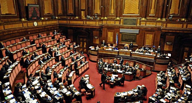 Redazione, Renzi parla di riforme e vuole rottamare lo statuto dei lavoratori. Renzi vuole dare ai padroni libertà di licenziare, filmare gli operai al lavoro, ecc Questa è la riforma di Renzi Io operaio ne propongo un’altra: – levare il vitalizio a tutti i deputati e senatori – levare ai parassiti dello stato le 20000 euro al mese Vi invio un articolo Un operaio di Alessandria Sarà anche molto arrabbiato l’ex presidente del Consiglio Massimo D’Alema con il premier in caricaMatteo Renzi. E deluso per la mancata designazione a commissario europeo. Ma certamente ha di che gioire guardando la […]