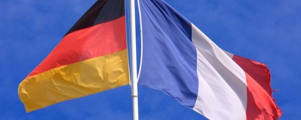 RASSEGNA STAMPA La Francia non ha bisogno di nessuna Agenda 2010 Disoccupazione doppia di quella in Germania, economia stagnante, aumento del deficit statale. Sarebbero dati che dimostrano che per la Francia andrebbe bene il programma della tedesca Agenda 2010, che ha fermato i salari reali per anni; la Germania è leader nell’export mentre la Francia sta perdendo mercati esteri. Sembra che la Germania abbia vinto nella competizione tra le nazioni, e che possa permettersi di dare consigli: Agenda 2010. Ma se tutti i paesi dell’euro facessero come la Germania, dumping salariale e diventassero aggressivi nell’export, chi dovrebbe comperare le […]