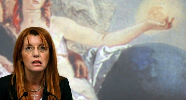 E pensare che nemmeno due anni fa Michela Vittoria Brambilla parlava con ostentato orgoglio di un’azienda “sana e florida”. Eppure nei numeri dei bilanci c’erano già i segni di una grave crisi che ora ha avuto il suo epilogo: il tribunale di Lecco ha dichiarato il fallimento delle Trafilerie della famiglia dell’ex ministro. Troppo elevato l’indebitamento, con insolvenze per diversi milioni di euro, per continuare a dare una speranza ai 73 lavoratori rimasti. Loro, i cancelli dello storico stabilimento di Calolziocorte che produceva fili di acciaio, non lo varcavano ormai da quasi un anno, da quando erano finiti tutti […]