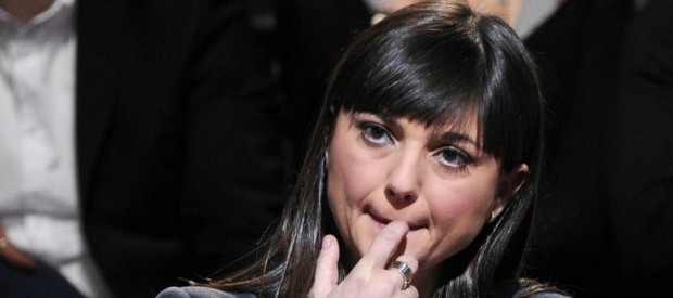 Caro Redazione, una storica cooperativa operaia, nata sui valori della solidarietà e del mutuo soccorso, è stata usurpata dalla Legacoop per consolidare i profitti. Truffati 17 mila piccoli risparmiatori, a rischio 600 posti di lavoro. Dopo l’intervento della Procura, la presidente della Regione Friuli Venezia Giulia, Debora Serracchiani, appena rientrata dalla Leopolda, ha fatto sapere di essere ” a disposizione “. Invio l’articolo del “fatto quotidiano”. Saluti. Bufera in Friuli per l’inchiesta che ha travolto la cooperativa triestina e alza un nuovo allarme sul finanziamento delle coop attraverso i prestiti sociali. La Procura accusa di falso in bilancio l’ex […]