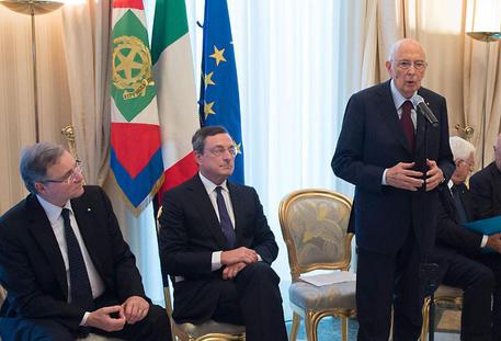 Redazione, ormai è un coro che rompe i coglioni. Il gangster Renzi: ” Servono le riforme per la crescita” il banchiere dei padroni Draghi: Servono le riforme per la crescita” Il grande vecchio Napolitano: “Servono le riforme per la crescita” I padroni : ” Servono le riforme per la crescita ” I giornalisti al servizio dello stato dei padroni: “Servono le riforme per la crescita” I partiti politici dello stato dei padroni:” Servono le riforme per la crescita” Sono i padroni del Parlamento, le facciano queste riforme. “Riforme per la crescita”, crescita di cosa? Crescita dei profitti? Crescita dei […]