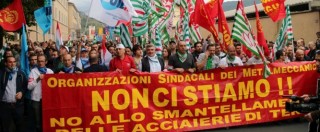 DAL MESSAGERO ERNI la solidarietà non si ferma ai presidi dove gli operai, al 25esimo giorno di sciopero, sempre più stanchi, continuano a non far entrare nè uscire merci. A sostituire qualcuno di loro vanno addirittura ex operai che sono in pensione e sono in tanti a sostenerli con offerte, pranzi, dolci. Terni continua a dimostrarsi una città compatta e solidale. Il giorno dopo l’ennesimo incontro al ministero dello Sviluppo economico che sembra avere riaperto il dialogo sulla vertenza Ast, serpeggia un sentimento di «attendismo, non di ottimismo» tra gli operai dell’acciaieria di Terni. I lavoratori rimangono con i […]