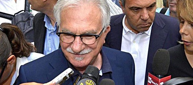 Redazione di Operai Contro, Centinaia di volte avete denunciato gli accordi con i padroni di Raffaele Bonanni, ex segretario della CISL Gli operai licenziati, i salari dimezzati. Bonanni aumentava il suo bottino Oltre i 350 mila euro l’anno che gli passava la CISL, può aver accumulato altri soldi. Reddito rialzato improvvisamente negli anni in cui Bonanni ha ricoperto l’incarico da segretario generale e che ha contribuito non poco a procurargli una pensione di 5.122 euro netti mensili Potrebbe essere interessante sapere quanto incassano ogni anno gli altri sinsacalisti Un assiduo lettore