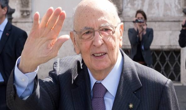 Caro Operai Contro, Napolitano paragona l’Isis alle proteste che in Italia si levano dagli operai, dagli studenti, dai precari, dai pensionati, da tutte quelle fasce sociali colpiti dalla crisi, e che ora si trovano colpiti anche dalla politica del governo Renzi: Jobs acs e tagli alla spesa pubblica, per dare soldi alle banche e ai padroni. Per Napolitano alla base della conflittualità ci sarebbero “contrapposizioni ideologiche datate e insostenibili. La conflittualità è alimentata da ogni estremismo, che rifiuta pregiudizialmente il dialogo e la ragione, ed è alimentata da situazioni di profonda diseguaglianza” Napolitano rivendica il ricorso al manganello: “Per […]