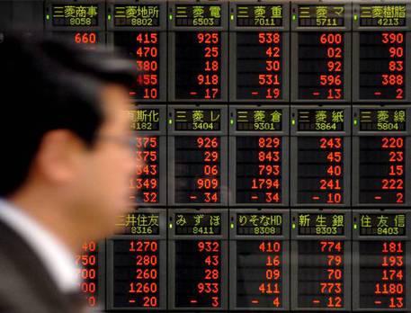 Redazione, si è appena conclusa la riunione della cupola in Australia, a cui hanno partecipato i peggiori rappresentanti dei padroni, che le dichiarazioni di Brisbane mostrano tutta la loro falsità Il Giappone è nuovamente in recessione, l’Italia è in recessione da due anni La crisi del capitalismo mondiale non ha vie di uscita: O la guerra mondiale farà scoppiare la rivoluzione o la rivoluzione fermerà la guerra Vi invio un articolo dell’ANSA Un osservatore La Borsa di Tokyo crolla nel finale e chiude gli scambi con un tonfo del 2,96% in scia al deludente dato del Pil di luglio-settembre […]