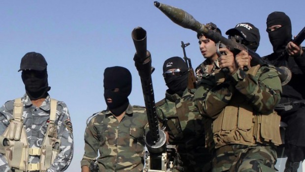 Redazione di operai contro, la presenza in Siria dell’esercito russo è ormai un dato acquisito dalle altre potenze europee e dagli Usa. Il salto di qualità nella guerra in Medio Oriente lo sta imponendo la Russia con il rafforzamento militare di tutta la fascia costiera del Mediterraneo che va dalla sua storica e strategica base del porto di Tartus fino all’aeroporto di Latakia. Il quale è da due settimane rifornito quotidianamente con un ponte aereo di carri armati T-90 e artiglieria, sistemi missilistici e antiaereo. La determinazione della Russia ha riacceso la voglia di bombardare di Usa e Francia, […]