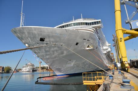 Redazione di operai Contro, dopo l’assoluzione per l’uccisione di oltre 3000 operai, per prescrizione, dei padroni dell’Eternit, oggi abbiamo una nuova sentenza della cassazione (ANSA)- ROMA, 21 NOV – Confermate dalla Cassazione le condanne per omicidio colposo a carico di tre ex dirigenti della Fincantieri di Palermo per la morte di 37 operai a causa del tumore per l’amianto. Pene ridotte per alcune prescrizioni. Notate che la condanna è per omicidio colposo, non faranno un giorno di galera. Notate che sono stati condannati i dirigenti, non i padroni La magistratura continua con le prescrizioni La magistratura continua a non […]