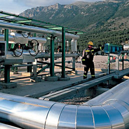 Redazione, la crisi si aggrava. Gli analisti che davano gli USA fuori della crisi hanno nuovamente sbagliato Vi invio un articolo del sole 24 ore Un lettore Non è nelle praterie del North Dakota, ma sul mercato del credito che si stanno manifestando i primi segnali di crisi dello shale oil americano. Il petrolio «made in Usa» continua infatti a scorrere sempre più abbondante, nonostante il crollo del barile a 80 dollari, il minimo da 4 anni. Ma lo stesso non si può dire dei flussi di denaro indispensabili per le dispendiose operazioni di fracking. Finanziarsi sta diventando sempre […]