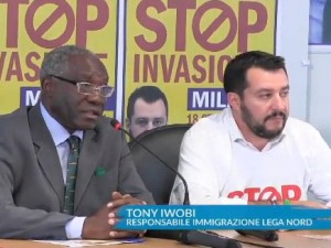 Redazione di Operai Contro, Matteo Salvini  l’erede di Bossi e dei ladroni padani non perde mai le occasioni per farsi notare . I sondaggi sempre in crescita per lui lo eleggono il politico più gradito dagli italiani al secondo posto dopo Renzi . Matteo Salvini passa tutte le serate nei salotti di importanti trasmissioni televisive a sparlare degli immigrati, degli extracomunitari che rubano il posto di lavoro agli italiani, degli sfrattati perché occupano le case e considera i rom come delinquenti da eliminare.   Matteo Salvini sta cercando alleati per costruire un nuovo grande partito di centrodestra per contrastare Renzi e non perde occasioni […]