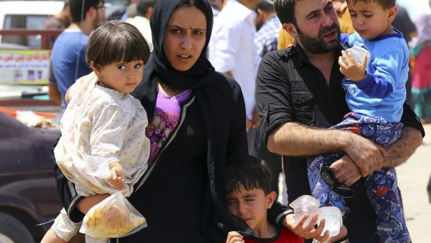 Per il dibattito Il reporter tedesco Todenhoefer racconta del periodo trascorso con gli uomini di Al Baghdadi. «L’ Occidente sottovaluta pericolo, sono peggio di uno tsunami» dal Corriere Il reporter tedesco Juergen Todenhoefer è il primo giornalista occidentale “embedded” nello Stato islamico (Isis), e dal suo viaggio appena terminato in Siria e Iraq è tornato con alcune impressioni ben chiare in mente. «L’occidente sottovaluta drammaticamente la dimensione del pericolo» posto dall’Isis, che tra l’altro «sembra funzionare bene come Stato, come altri Paesi totalitari della regione», ha scritto in un post sul suo sito. Le sette lezioni Tra i jihadisti […]