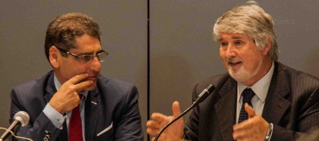 Redazione di operai Contro, la corruzione in tutta l’italia non è possibile senza l’appoggio attivo dei politici di tutti i partiti e il coinvolgimento di tutti i dirigenti dell’amministrazione pubblica. Questo vale a Roma, a Milano, a Venezia, a Palermo Ora i politici tentano di scaricare la corruzione su Carminati e Buffi Lo avete scritto. I politici e gli amministratori saranno assolti o non saranno mai processati. Il sistema di produzione capitalistico ha la corruzione nella gestione statale come perno. Non è possibile eliminare la corruzione senza eliminare il capitalismo Un lettore   E ora la foto simbolo di […]