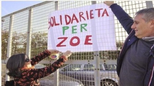 Spettabile Redazione, dopo 25 anni di lavoro l’hanno licenziata perché malata di cancro, invalida al 60% a 52 anni. L’azienda gli offre 27 mensilità per chiudere la partita, ma Patrizia è decisa ad andare fino in fondo. L’effetto mediatico della raccolta di firme su una petizione online, sembra non far cambiare idea all’azienda. Forse serve una mobilitazione degli operai e lavoratori, non solo virtuale, ma reale, scioperi e iniziative di lotta. Vi mando un articolo della Stampa in cui Patrizia  riassume il suo licenziamento, dichiarando fra l’altro: “Sono diventata il simbolo di una logica che non è solo quella […]