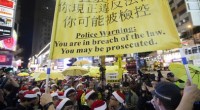 HONG KONG, 25 DIC – Dodici persone sono state arrestate giovedì a Hong Kong nel corso di scontri fra polizia e manifestanti pro-democrazia. Centinaia di persone erano scese in strada, per la prima volta dopo lo smantellamento dei presidi in centro la settimana scorsa, con uno striscione che diceva “Vogliamo un vero suffragio universale”. La polizia li ha caricati con manganelli e spray urticanti. Dieci uomini e due donne fra i 13 e i 43 anni sono stati arrestati. Due poliziotti sono rimasti feriti. I militari che governano la Cina a favore dei padroni non hanno pace Milioni di […]