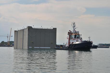 ANSA Nel percorso che porta alla chiusura delle indagini sulla vicenda Mose con l’unico eccellente a processo, l’ex sindaco Giorgio Orsoni, il Pd veneziano è nella bufera per il finanziamento illecito dei partiti che avrebbe ricevuto dal Consorzio Venezia Nuova retto allora da Giovanni Mazzaurati. Nel registro degli indagati, infatti, sono finiti i due parlamentari veneziani Michele Mognato e Davide Zoggia mentre oggi è stato sentito l’ex assessore ai lavori pubblici della giunta Orsoni ma all’epoca dei fatti (2010) segretario veneziano del partito, Alessandro Maggioni Indagando sul concessionario unico per le realizzazioni delle opere di salvaguardia di Venezia, il […]
