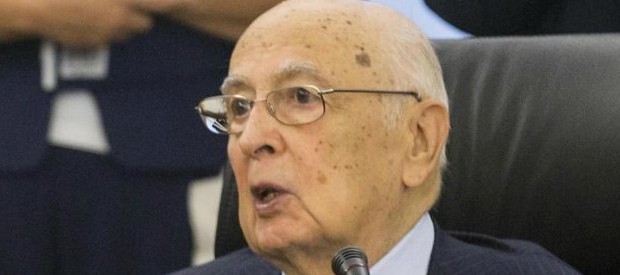 Redazione, Napolitano è stupito dal dilagare della corruzione. Eppure qualcuno doveva dirglielo che Renzi governa con l’accordo che ha fatto con il pregiudicato Berlusconi. Povero Presidente non lo sa. “Non spetta al capo dello Stato valutare la “riforma della giustizia”. A chi spetta? Ma Giorgio Napolitano al Csm dice anche: “Modifiche improvvisate ai codici accentuano i problemi”. Ha ragione Napolitano i giudici devono andare con calma. Il presidente della Repubblica ricorda il “dilagare“ della corruzione” con chiaro riferimento alle ultime inchieste e in particolare quella dei pm romani che hanno svelato come Mafia Capitale avesse infiltrato e inquinato molti appalti del […]