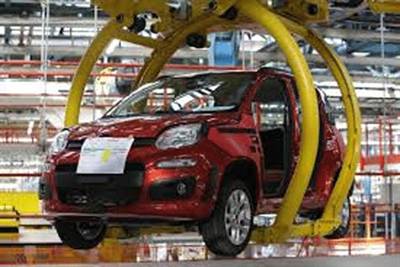 ilmediano.it Mentre la fabbrica è chiusa (riaprirà il 7 gennaio) la Fiat ha annunciato un ennesimo periodo di cig: dal 26 gennaio al 2 febbraio. Sindacato in allarme. Intanto le elezioni delle rsa sono dietro l’angolo. Ma la Fiom non ci sarà. Ancora cassa integrazione nella fabbrica “Gold Medal” della Fiat, nell’impianto simbolo del contratto specifico dell’auto e dei nuovi rapporti sindacali. Lo stabilimento della Panda, fermo dal 24 dicembre scorso, riprenderà le produzioni soltanto il prossimo 7 gennaio. Ma si tratterà di una ripresa effimera. Il nuovo anno infatti si presenterà all’insegna della cassa integrazione a Pomigliano, dove […]