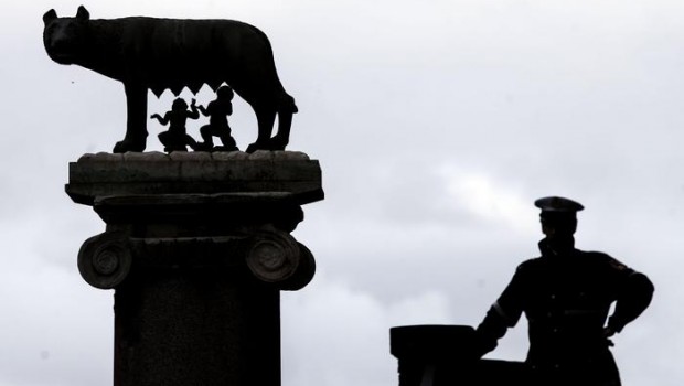 Redazione di Operai Contro, il sindaco di Roma (eletto dal Pd), Ignazio Marino, in qualità di legale pro tempore di Roma Capitale ha firmato oggi l’atto con cui formalizza alla Procura della Repubblica di Roma la “costituzione dell’amministrazione quale parte offesa, nel procedimento che verrà instaurato a carico di Massimo Carminati e altri“. L’atto precisa che la posizione di Roma Capitale è operata anche “in vista della futura costituzione di parte civile dell’amministrazione nel processo penale”, per ottenere il risarcimento dei “danni morali e materiali conseguenti ai reati per cui si procede, che vedono il Comune quale parte offesa e […]