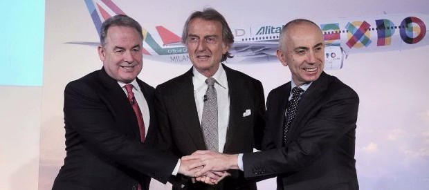 Operai Contro, trombato da Marchionne alla Ferrari, Montezemolo è sempre un AD che riceve uno stpendio da favola. Pagano i lavoratori di Alitalia Luca Cordero di Montezemolo, nuovo presidente della ex compagnia di bandiera, deve smetterla . I lavoratori Alitalia, riuniti attorno alla sigla autonoma Cub, hanno protestato davanti all’hotel Saint Regis di Roma dove si è tenuta la presentazione della nuova compagnia nata dalle nozze con Etihad. Montezemolo ha promesso nuovi esuberi Lavoratori non sarebbe il caso di metterlo con la testa nel cesso? Un lavoratore Alitalia