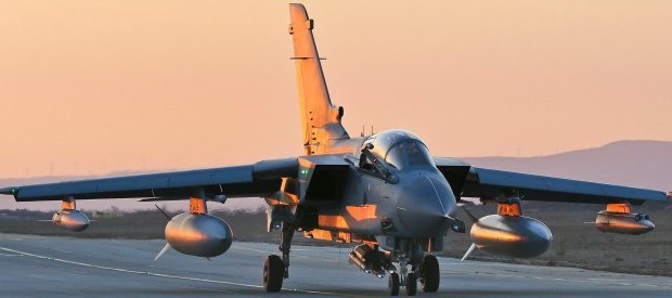 Redazione di Operai Contro, i padroni occidentali stanno massacrando con i bombardamenti il popolo mussulmano Nessuno potrà poi lamentarsi della loro risposta. La grande coalizione guidata da Obama ha compiuto più di 4000 raid aerei massacrando donne e bambini. Secondo le stime degli assassini del Pentagono, dall’inizio dei raid aerei della coalizione in Iraq e in Siria sono stati uccisi più di 6.000 civili:donne e bambini Al rappresentante diplomatico ha fatto eco il segretario di Stato,John Kerry: “L’Iraq e i suoi partner internazionali hanno eliminato migliaia di combattenti dell’Isis e il 50% della sua leadership”, ha detto il capo della diplomazia Usa al termine del vertice […]