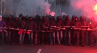 Redazione, ieri pomeriggio a  Cremona si è svolta una grande manifestazione contro i fascisti di Casa Pound.  Una giornata importante: più di  2500 manifestanti: 22 pullman, 500 quelli arrivati in treno e 200 macchine. I manifestanti sono arrivati da tutta Italia: Napoli, Milano, Torino, Roma, Mantova, dall’Emilia Romagna e dal Veneto. E dall’estero: Spagna, Turchia, Francia, Germania, Inghilterra. La polizia ha bloccato il corteo con cariche e lacrimogeni, ha scatenato la guerra http://www.youreporter.it/video_Fumo_ovunque_manifestanti_con_caschi_allontanano_fumogeni La manifestazione antifascista è stata indetta dal centro sociale Dordoni a seguito degli scontri di domenica scorsa, che avevano visto il ferimento di un attivista del […]
