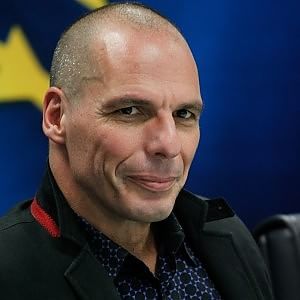 Redazione Operai Contro, la UE vuole l’assicurazione che il nuovo governo paghi i debiti. La UE ha dato soldi ai padroni e alle banche greche paghino loro i debiti. Il nuovo capo del governo deve armare gli operai per imporre ai padroni e alle banche di pagare il debito. Il nuovo capo del governo deve immediatamente fare quanto ha promesso: – aumentare il salario minimo agli operai da 450 € a 750 € – dare l’assistenza sanitaria anche ai disoccupati Solo gli operai armati possono garantire il rispetto delle promesse Un operaio greco Nella foto il nuovo ministro delle […]