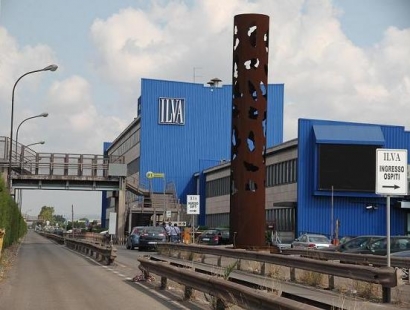 Redazione di Operai Contro, Riva è morto, ma la musica all’ILVA non è cambiata. Non ci pagano il salario, ci costringono a lavorare con la morte sulle spalle. Ci ricattano. I sindacati ci portano allo sbando Finchè noi operai non ci organizziamo sarà cosi Un operaio dell’ILVA Peacelink: un fallimento previsto, ora un piano B TARANTO – “Abbiamo vissuto mesi di promesse non mantenute. Il governo ha solo prodotto inconcludentemente decreti che nascondevano un fallimento imminente. Ora il fallimento esplode fragorosamente. In questo momento di massima gravità Peacelink ripropone l’urgenza del piano B per i lavoratori e per la […]