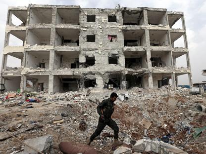 Redazione di Operai Contro, i padroni hanno mandato pizzinni ai loro corrispondenti di guerra: “Kobane libera”. Kobane, non esiste più. Centinaia di bombardamenti dei crociati di Obama, hanno sganciato molte tonellate di bombe Kobane è un ammasso di edifici distrutti. Si sono dovuti importare alcuni mercenari Kurdi per fingere la vittoria Un lettore