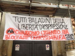 da www.noexpo.org UNIVERSITÀ CHIUSA? PRENDIAMO SPAZIO IN VIA MASCAGNI 6 Nella Milano che rivendica la libertà di espressione le porte dell’Università statale rimangono chiuse a studenti, docenti, lavoratori e la città intera. Nella Milano dove Expo patrocina iniziative omofobe perché “Expo lascia spazio a posizioni diverse e a volte antitetiche tra di loro”, si chiude un luogo di cultura per impedire dibattito e confronto. Nella città di Expo le direttive sono chiare: impedire lo sviluppo di discorsi critici e lo scambio di saperi in relazione al grande evento e cristallizzare un modello di società in cui non c’è spazio […]