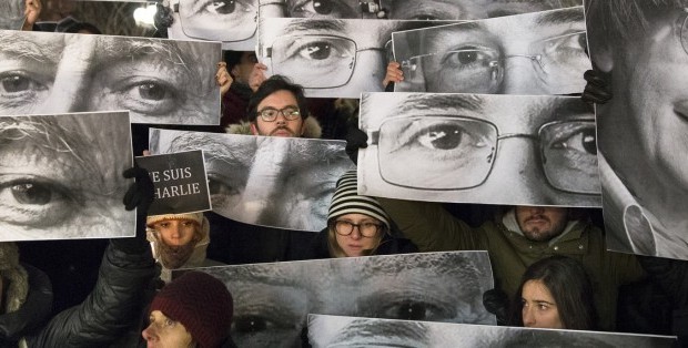 Redazione, avete proposto un dibattito sulla crisi del capitalismo L’ultima speranza dei padroni di uscire dalla crisi è la guerra La guerra dopo, la prima guerra mondiale si è caratterizzata come guerra contro la popolazione civile. Una guerra mondiale del terrore I bombardamenti USA sulle città europee avevano questo scopo Il bombardamento atomico dei Padroni USA sulle città giapponesi avevano questo scopo La guerra in Iraq e Afghanistan ha questo scopo L’attentato alle torri gemelle USA ha questo scopo I bombardamenti in Iraq, siria, hanno questo scopo L’attentato di Parigi ha questo scopo I padroni occidentali ci avevano illuso […]