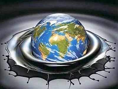 Caro Operai Contro, il prezzo del greggio è crollato del 60%, fino alla soglia dei 45 dollari al barile, come ad aprile 2009. Come mai il prezzo alla pompa di gasolio e benzina non è sceso del 60%? Caro Renzi, uno più uno fa due. Con le tue chiacchiere ci hai rotto i coglioni! Il prezzo della benzina dai distributori è sceso in media solo del 16,5%! Anche questo è colpa della crisi? O piuttosto degli interessi dei tuoi amici petrolieri che vogliono mantenere i profitti alle stelle anche con un crollo del 60% del prezzo della materia prima? […]