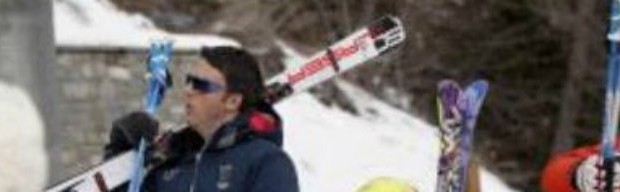 Redazione di Operai Contro, il gangster Renzi non bada a spese per portare mogli e figli a sciare Pagano i poveri cristi Il gangster può continuare a vantarsi dei tagli alla spesa dei politici Balle Un lettore Cronaca dal fatto quotidiano Trenta dicembre 2013. Trenta dicembre 2014. Lo stesso giorno, un anno dopo: due vacanze, due premier, due stili a confronto. Se in vista del Capodanno Matteo Renzi per raggiungere con la famiglia la Val d’Aosta ha scelto di utilizzare un volo di Stato, giusto lo scorso anno per andarsene in Slovenia a godersi qualche giorno di riposo il suo predecessore Enrico Letta […]