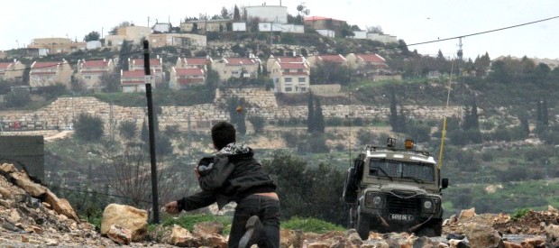 Redazione di Operai Contro, i palestinesi hanno resistito a Gaza. I padroni occidentali non hanno organizzato bombardamenti di Israele contro la strage dei palestinesi. Ora USA e UE fanno appello ai padroni israeliani, perchè facciano marcia indietro sulla costruzione di 450 case in Cisgiordania. USA e UE sanno bene che la protesta e la lotta dei giovani mussulmani contro i padroni arabi, contro i padroni occidentali, contro Israele crescerà. I padroni occidentali hanno dichiarato guerra ai giovani mussulmani. Nella grande coalizione dell’assassino Obama ci sono i padroni di molti stati arabi. Nonostante i bombardamenti la lotta dei giovani mussulmani […]