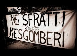 Redazione di OperaiContro, La primaria lotta del lavoro si scontra inevitabilmente con quella della casa: molto semplicemente, senza percepire un reddito fisso non è possibile sostenere un canone di locazione o le rate del mutuo. Già l’opera “Stato e Rivoluzione” di Lenin, riprendendo “La questione delle abitazioni” di Engels esamina come la questione abitativa discenda dal lavoro salariato, attraverso la vendita di forza-lavoro. È sostanzialmente anche questo ciò che da luglio dello scorso anno a questa parte sta tenacemente sostenendo un piccolo, ma in costante crescita, comitato auto-organizzato di inquilini nel quartiere periferico di San Donato, a Bologna. Il […]