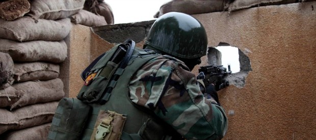 Redazione di Operai Contro, L’esercito Usa si prepara a mandare le truppe di terra a Mosul(Iraq). Lo sostiene la Cnn: “L’Isis sta continuando a rinforzare le sue difese in città. Se cresceranno significativamente, le forze irachene potrebbero aver bisogno dell’aiuto americano per individuare i bersagli militari da colpire”, si legge sul sito dell’emittente statunitense, secondo cui la prima mossa dell’offensiva nella città nel Nord del Paese è prevista per aprile. Proprio in quel frangente, secondo un informatore anonimo delCentcom, il Comando Centrale del Dipartimento della Difesa che si occupa della situazione in Iraq e Afghanistan, l’esercito Usa potrebbe raccomandare alla Casa Bianca e al Pentagono di inviare […]